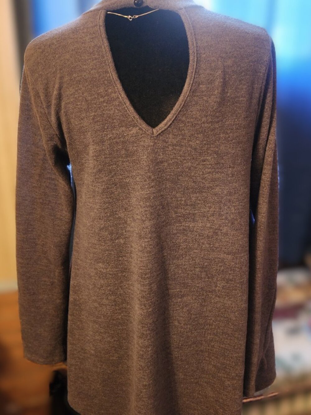 Almost Pink Boutique grey V-neck tunic with choker neck Size M - Picture 3 of 5